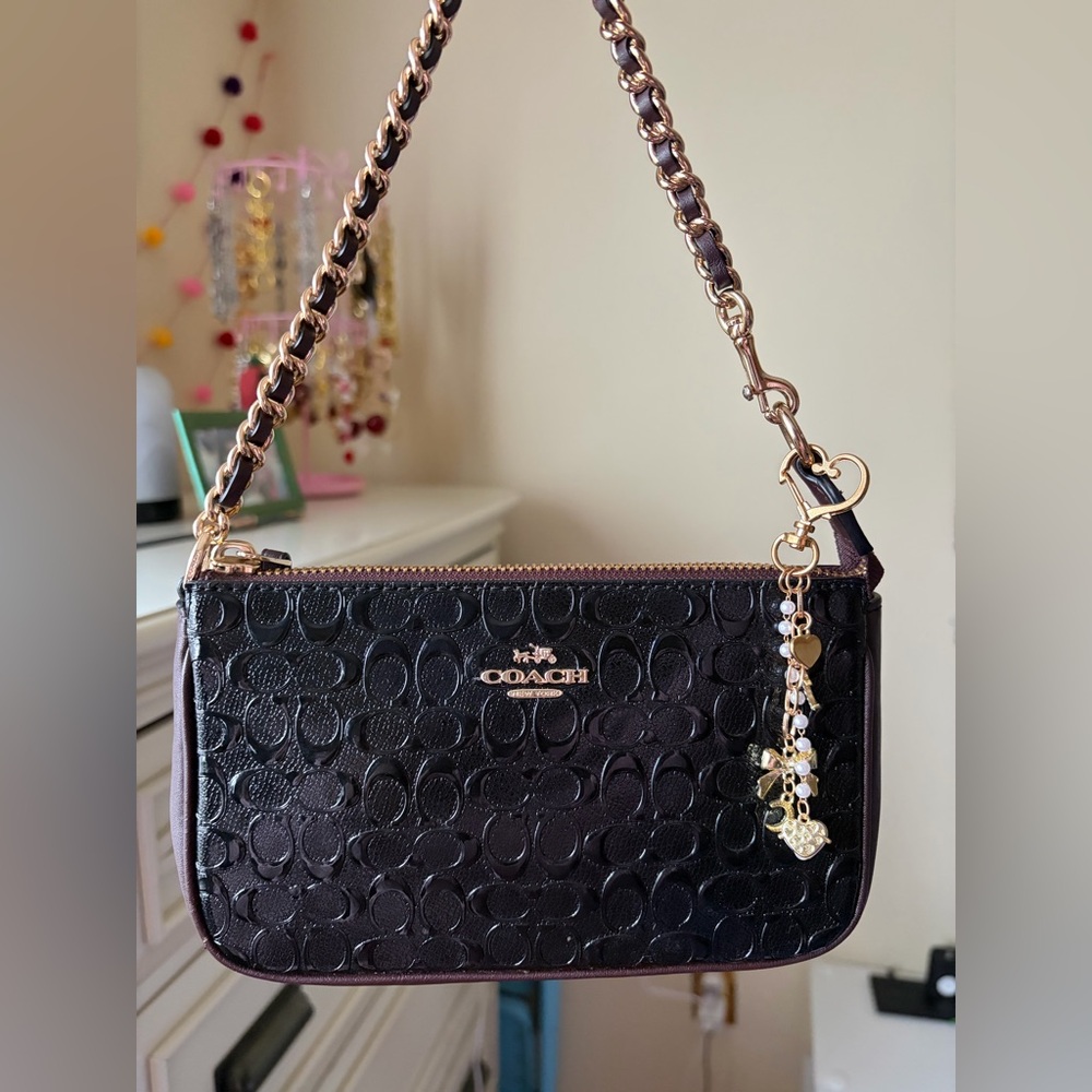 🖤 COACH signature black patent leather oxblood nolita 19 (large wristlet) 🖤